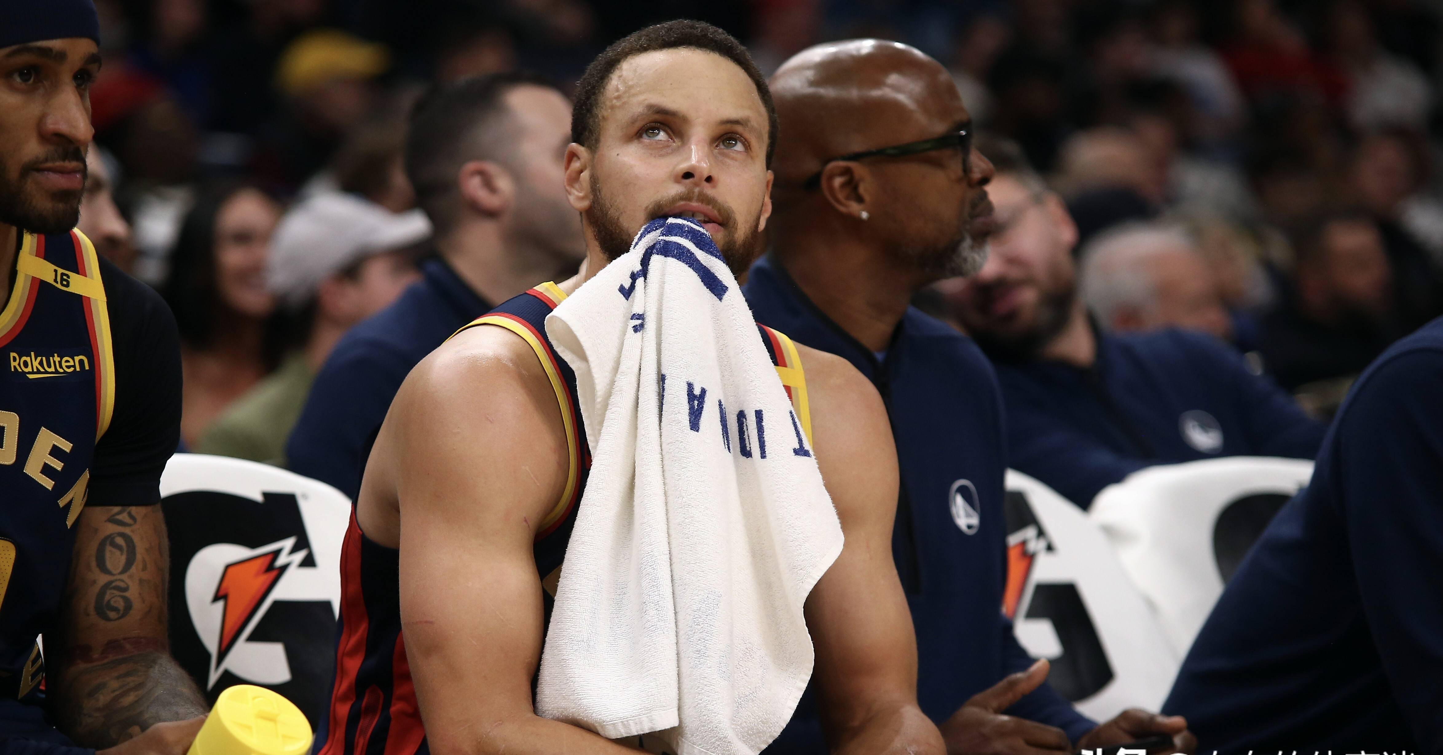 关于今夜体能课后；金州勇士状态回暖备战CBA常规赛；管理层满意；年轻球员得到机会的信息