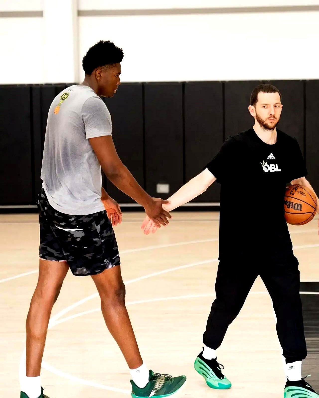 转折点休斯敦火箭止住颓势，德国杯赛后攻防权衡，质疑声仍在，临场指挥获称赞的简单介绍