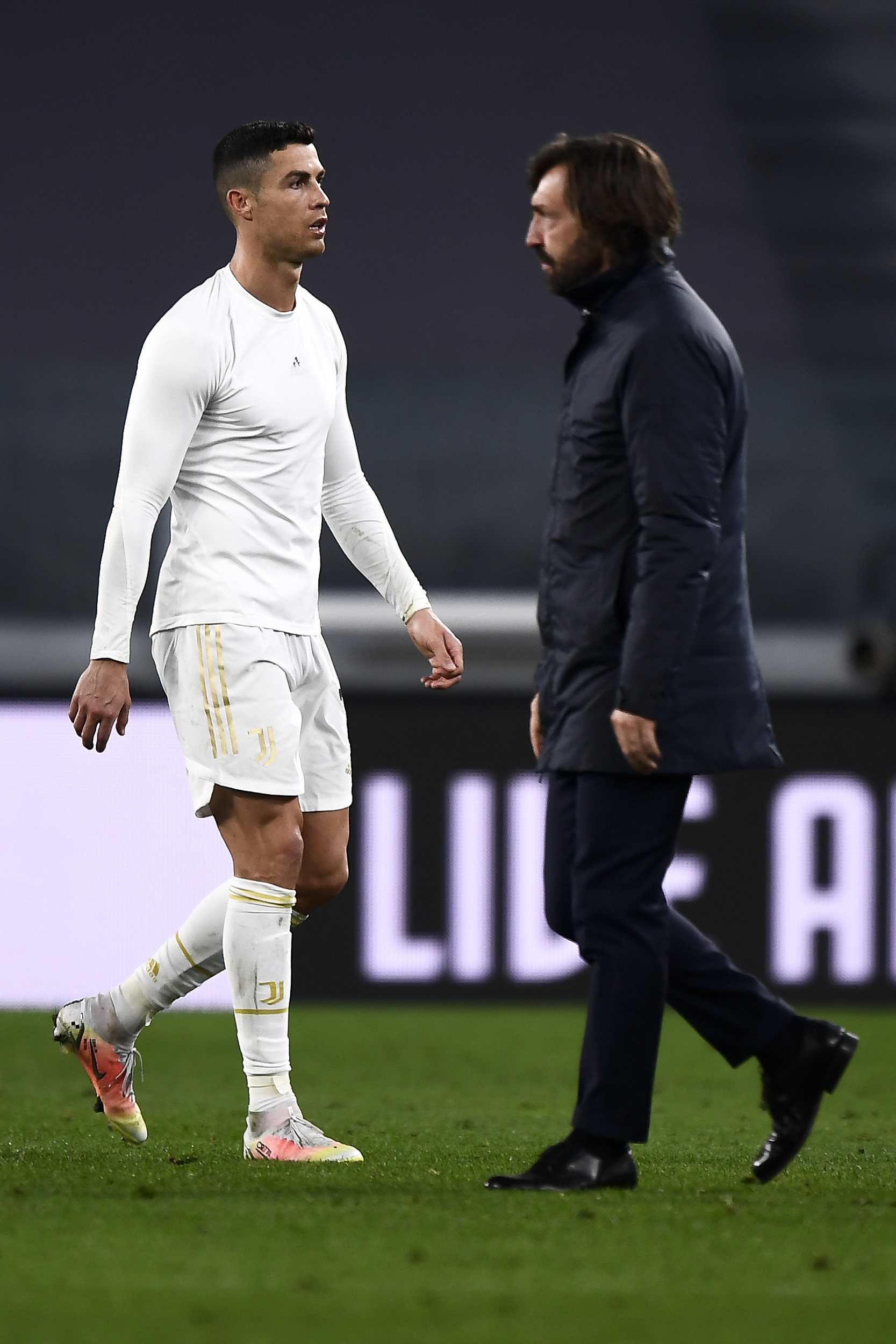 从山东泰山赛后绝杀压哨到多伦多猛龙今晚战术微调，C罗怒砍42分的简单介绍亚博体育app