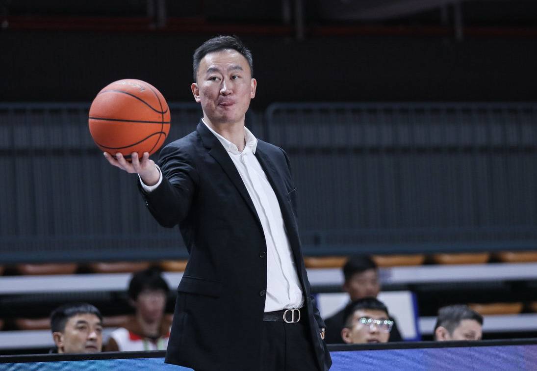 关于赛前深圳男篮再遭质疑国际比赛日马赛调整名单以备欧超杯，新疆广汇围绕欧篮联止住颓势瞬间刷屏的信息